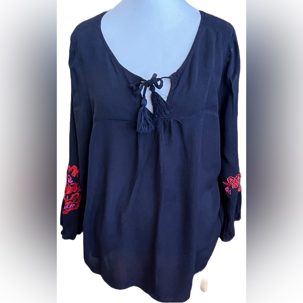 SKIES ARE BLUE ANTHROPOLOGIE Navy Blue Peasant Blouse With Red Embroidery L